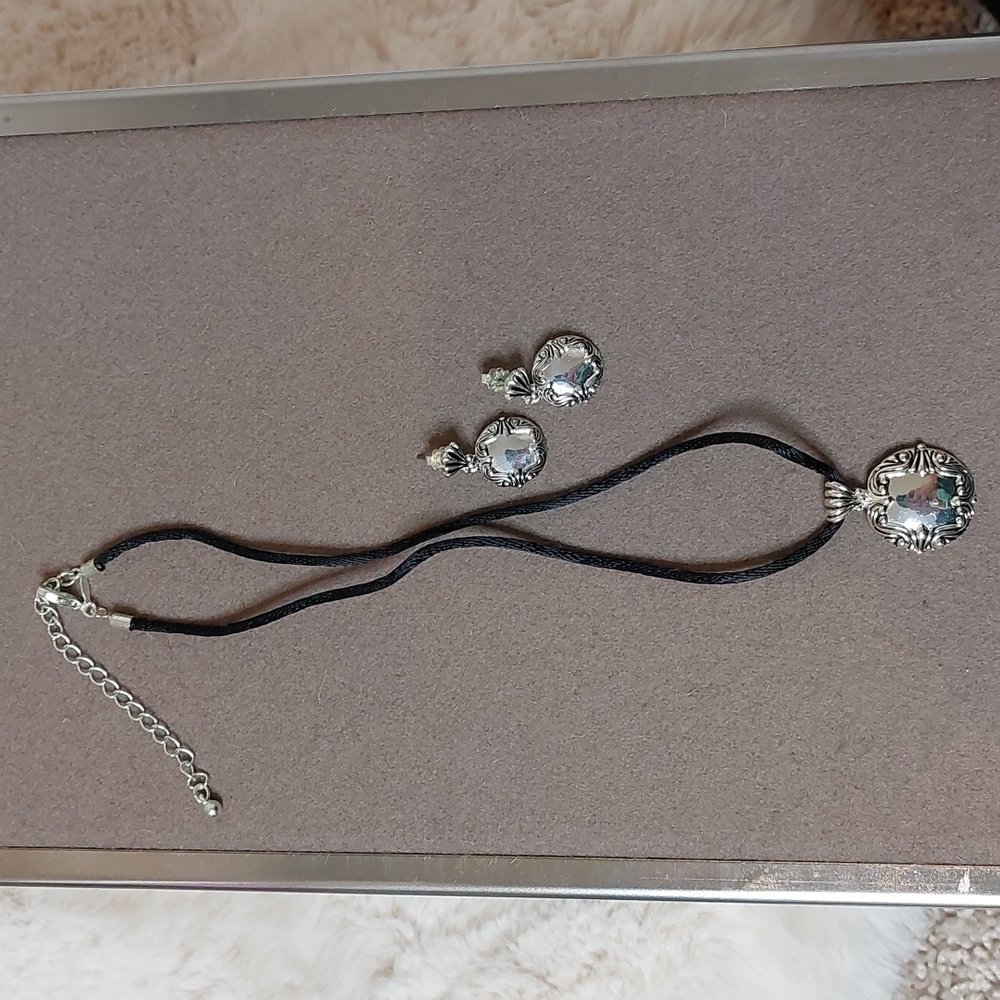 Avon Y2K silver plated necklace and earrings set